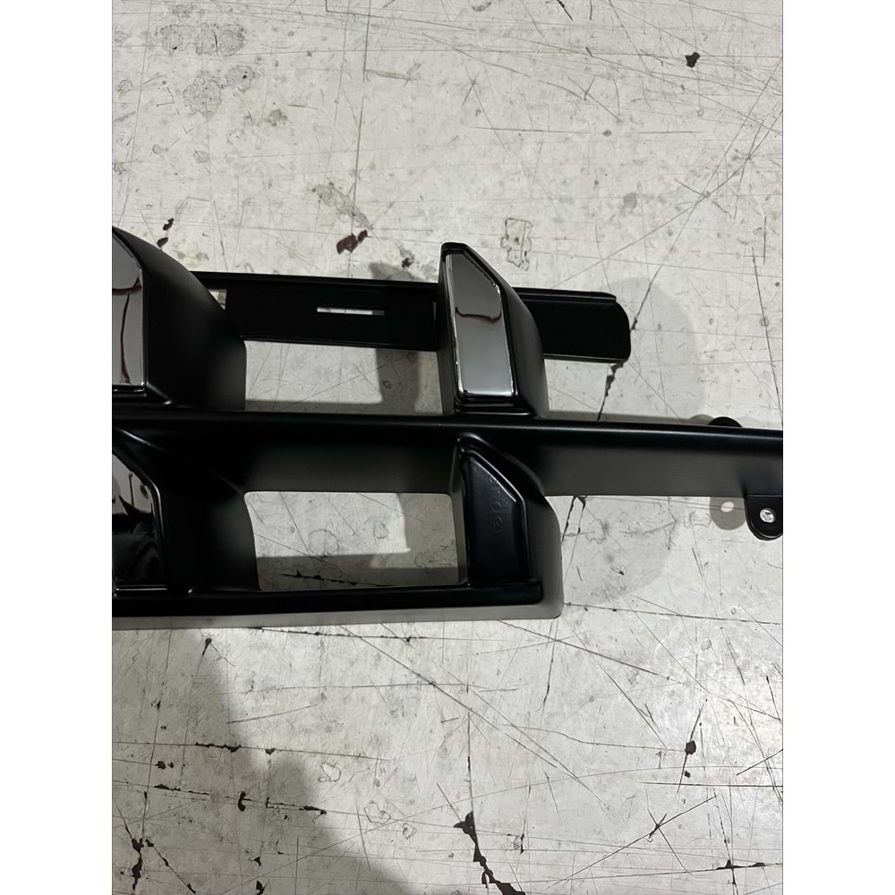 ON PANJUR- ACCENT 00>02 **SIYAH-KROM** (1 ADET NİKELAJI EKSİK)