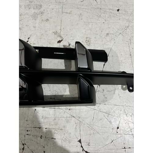 ON PANJUR- ACCENT 00>02 **SIYAH-KROM** (1 ADET NİKELAJI EKSİK)